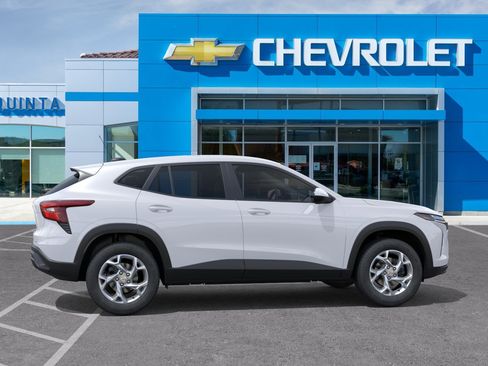 New 2026 Chevrolet Trax LS w/ LS Convenience Package FWD image 5