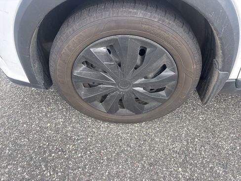Used 2021 Nissan Kicks S FWD image 10