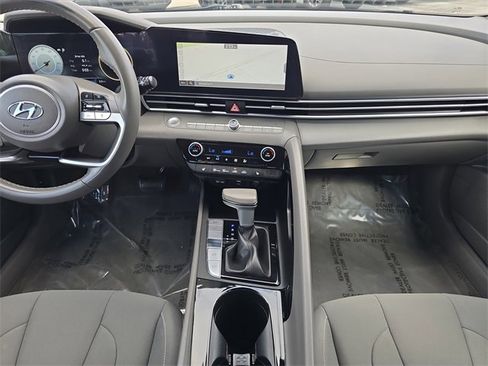 Used 2023 Hyundai Elantra SEL w/ Convenience Package image 11