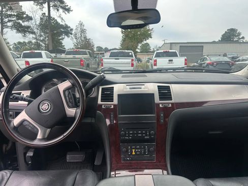 Used 2011 Cadillac Escalade AWD w/ Touring Package image 20