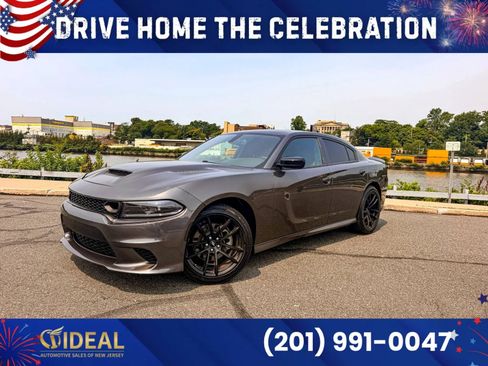 Used 2023 Dodge Charger R/T RWD image 2