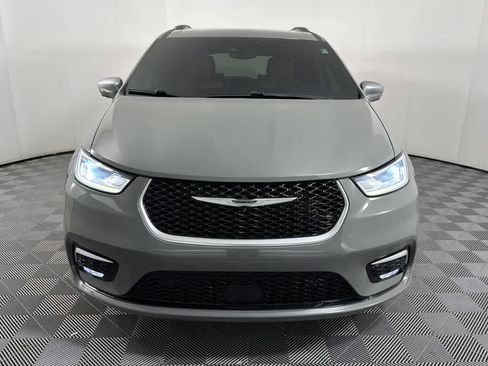 Used 2021 Chrysler Pacifica Pinnacle image 3