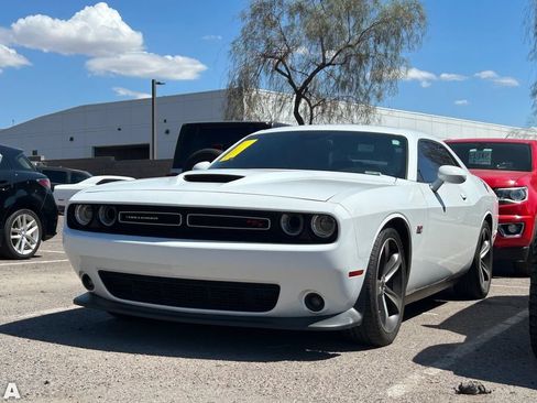 Used 2019 Dodge Challenger R/T w/ Driver Convenience Group RWD image 2