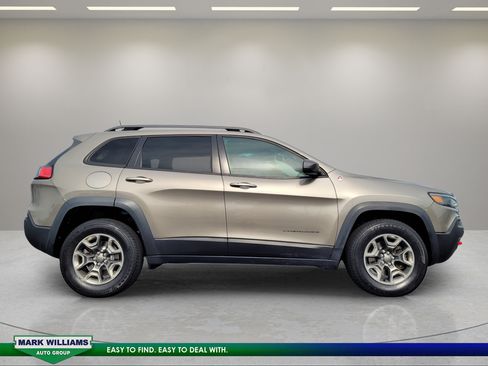 Used 2019 Jeep Cherokee Trailhawk w/ Cold Weather Group AWD/4WD image 2