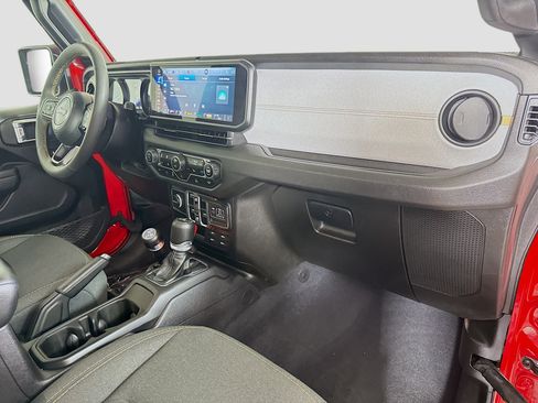 Used 2024 Jeep Wrangler Unlimited w/ Convenience Group AWD/4WD image 30