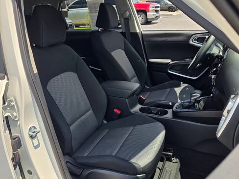Used 2025 Kia Soul LX w/ LX Technology Package FWD image 16