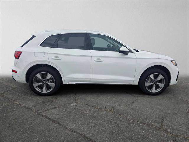 Used 2023 Audi Q5 2.0T Premium Plus w/ Premium Plus Package AWD/4WD image 2