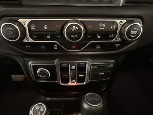 Used 2023 Jeep Wrangler Unlimited Sahara w/ Cold Weather Group AWD/4WD image 22