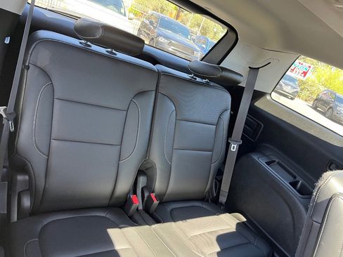 Used 2019 GMC Acadia SLT FWD image 17