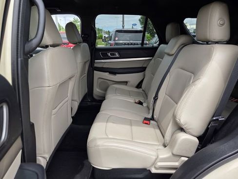 Used 2018 Ford Explorer XLT w/ Equipment Group 202A FWD image 13