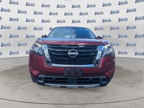 Used 2023 Nissan Pathfinder SL AWD/4WD image 7
