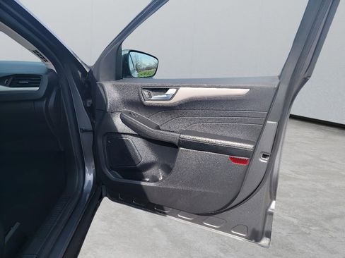 Used 2021 Ford Escape SE image 31