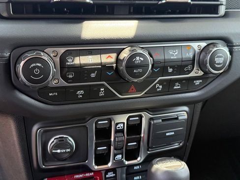 New 2025 Jeep Wrangler Unlimited Rubicon 392 image 19