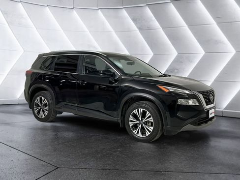 Used 2022 Nissan Rogue SV w/ SV Premium Package FWD image 1