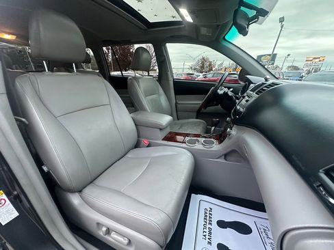 Used 2013 Toyota Highlander Limited image 12