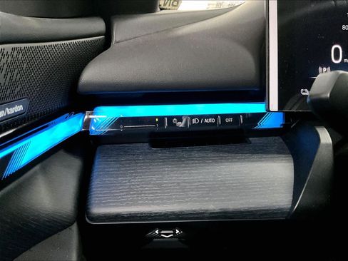 Certified 2026 BMW i5 eDrive40 w/ M Sport Package RWD image 35