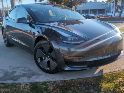 Used 2022 Tesla Model 3 Long Range image 2