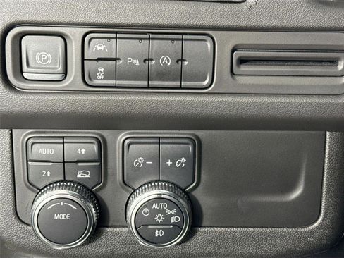 Used 2024 GMC Yukon XL SLT image 14