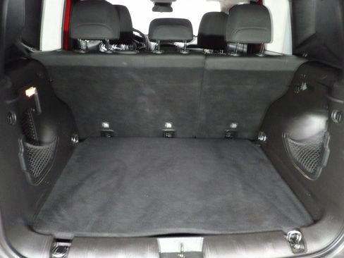 Used 2018 Jeep Renegade Latitude FWD image 8