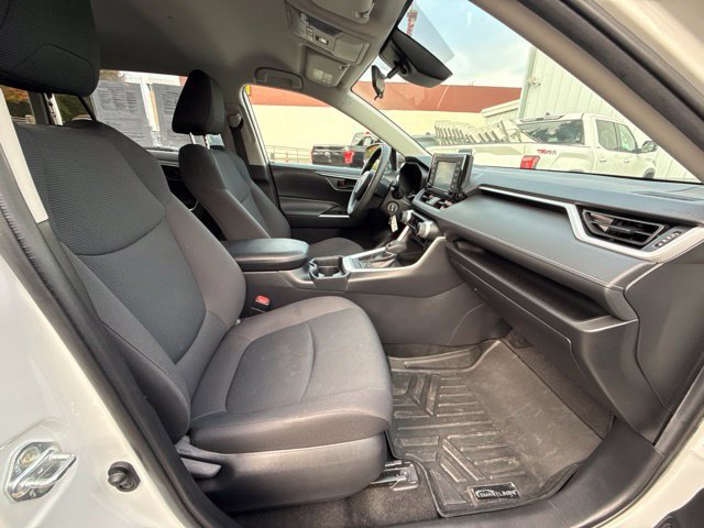 Used 2021 Toyota RAV4 LE FWD image 18