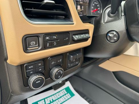 Used 2021 Chevrolet Tahoe Premier w/ Premium Package image 16