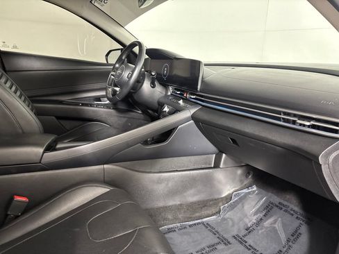 Used 2023 Hyundai Elantra Limited w/ Preferred Accessory Package FWD image 34