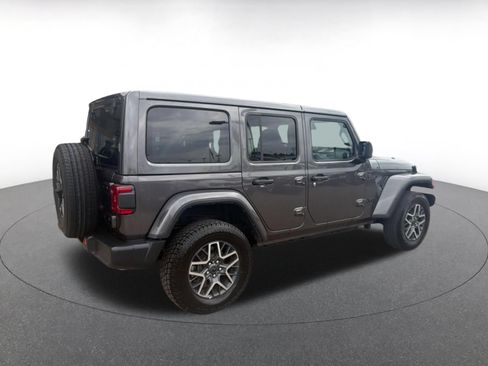 Used 2025 Jeep Wrangler Unlimited Sahara AWD/4WD image 5
