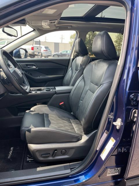 Used 2026 Nissan Rogue Platinum w/ Platinum Premium Package AWD/4WD image 27