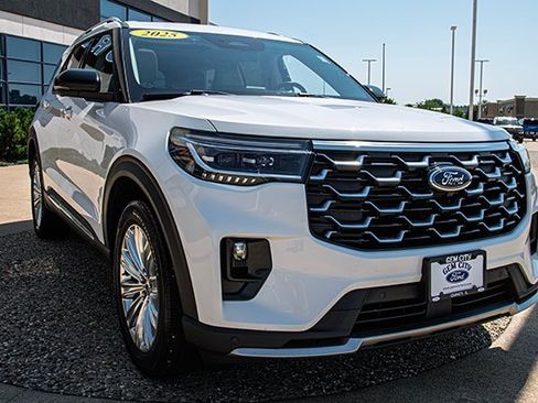 Used 2025 Ford Explorer Platinum w/ LUX Leather Package AWD/4WD image 7