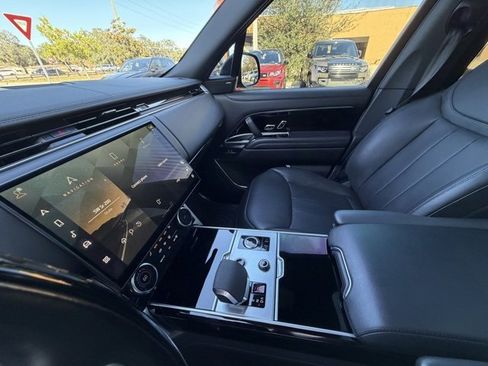 Used 2023 Land Rover Range Rover Long Wheelbase SE image 21