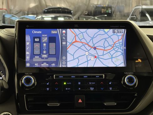 Used 2020 Toyota Highlander Limited image 20