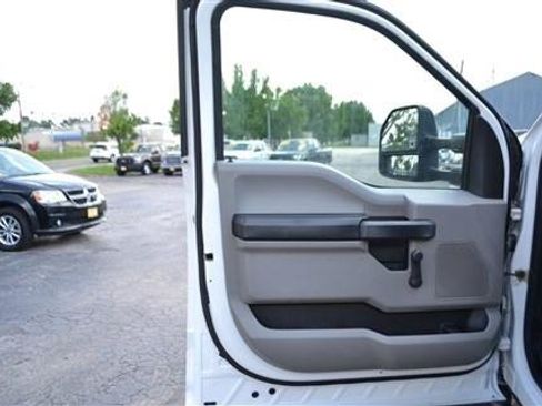 Used 2017 Ford F550 2WD Crew Cab Super Duty image 11