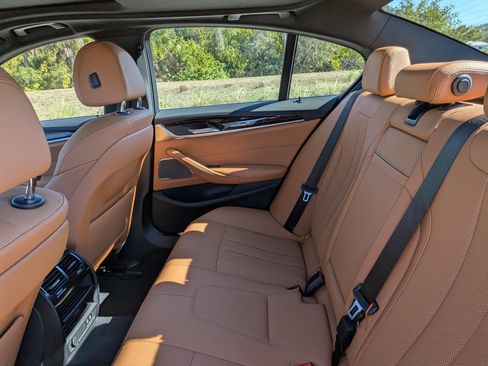 Used 2023 BMW 530i 530i w/ Premium Package image 13