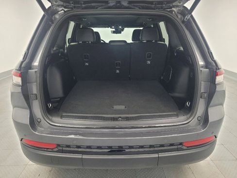 Used 2024 Jeep Grand Cherokee Limited w/ Luxury Tech Group II RWD image 29