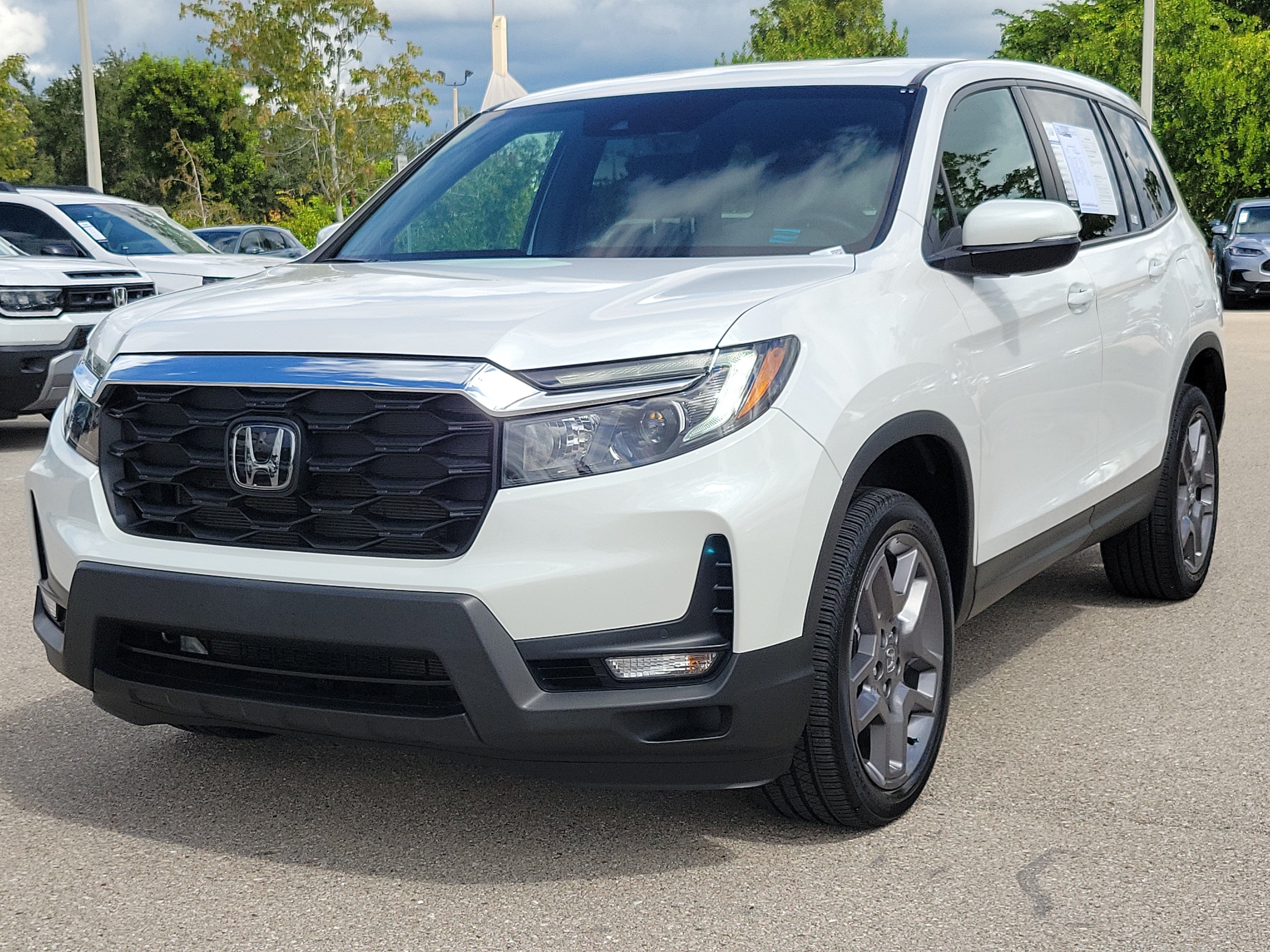 Used 2023 Honda Passport EX-L image 3