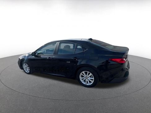 Used 2025 Toyota Camry LE image 10