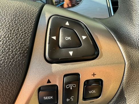 Used 2016 Ford Taurus SEL image 7