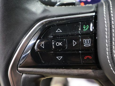 Used 2022 Jeep Grand Cherokee Overland w/ Luxury Tech Group IV image 34