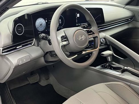 Used 2024 Hyundai Elantra SEL FWD image 13