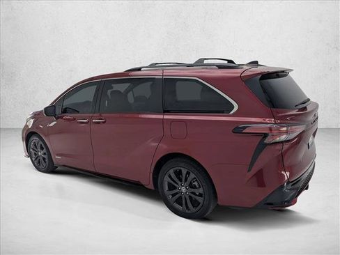 Used 2021 Toyota Sienna XSE w/ XSE Plus Package image 8