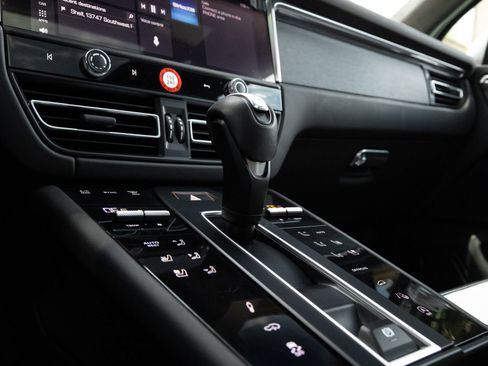 Certified 2024 Porsche Macan GTS AWD/4WD image 27