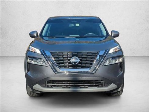 Used 2023 Nissan Rogue SV image 2