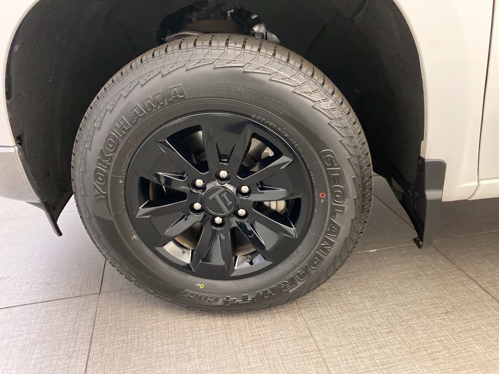 Used 2022 Chevrolet Silverado 1500 LT AWD/4WD image 8