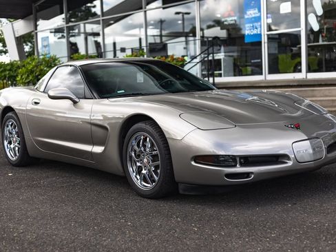 Used 1998 Chevrolet Corvette Coupe w/ Memory Pkg RWD image 6