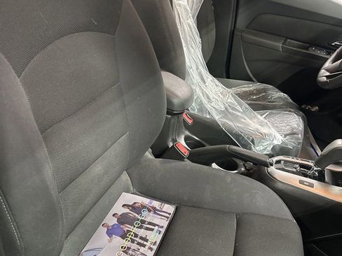 Used 2015 Chevrolet Cruze LT image 6