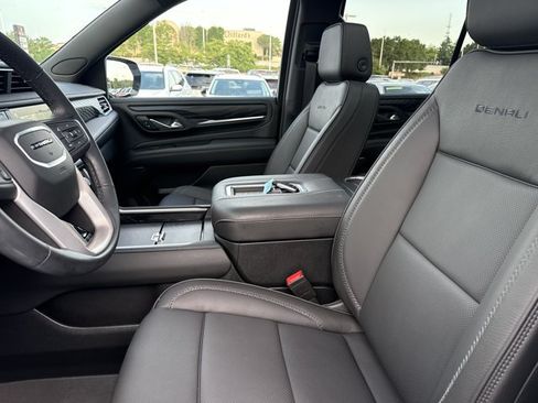 Used 2024 GMC Yukon Denali w/ LPO, Floor Liner Package AWD/4WD image 5