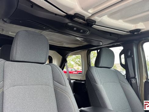 Used 2025 Jeep Wrangler Unlimited Sport AWD/4WD image 20