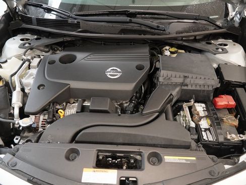 Used 2015 Nissan Altima 2.5 SV w/ Convenience Package image 19