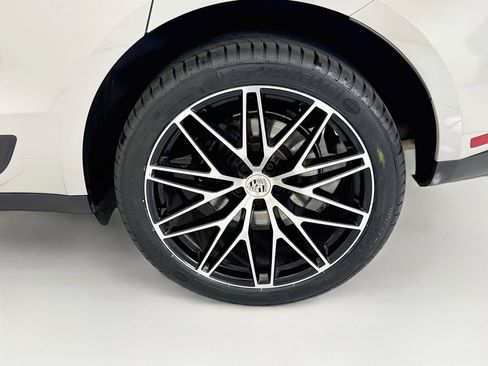 Used 2022 Porsche Macan AWD/4WD image 30