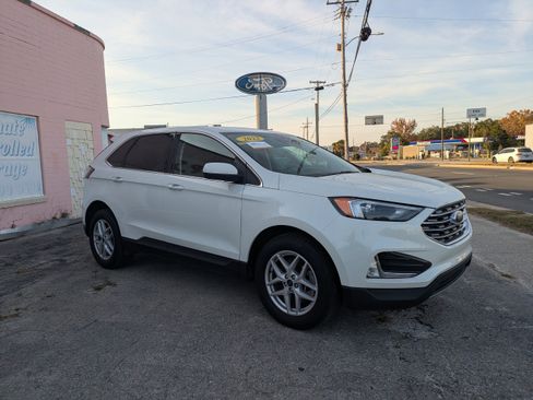 Used 2022 Ford Edge SEL w/ Convenience Package AWD/4WD image 2